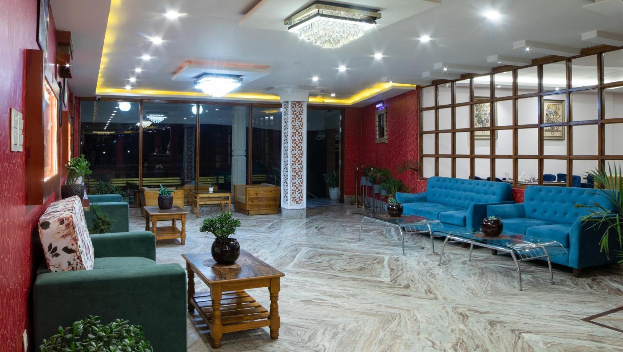 Banglo 466 m² dengan 21 bilik tidur dan 21 bilik mandi peribadi di Mirik Luaran gambar
